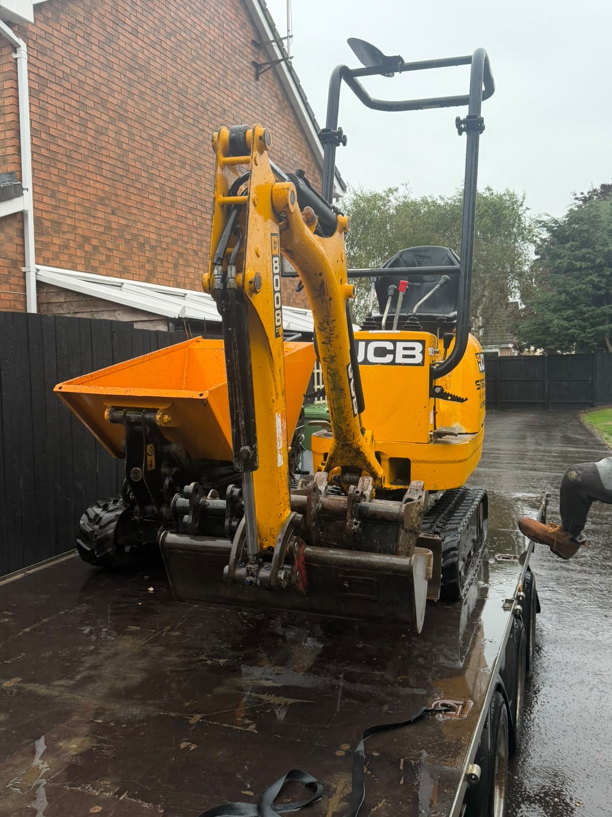 JCB 8008 micro digger and tracked mini dumper loaded on the Ifor Williams LM166 trailer